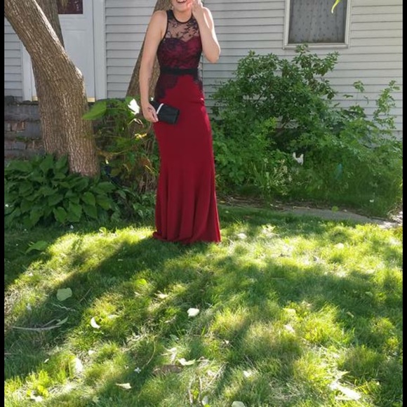 Red Windsor Prom Dress - Picture 2 of 6